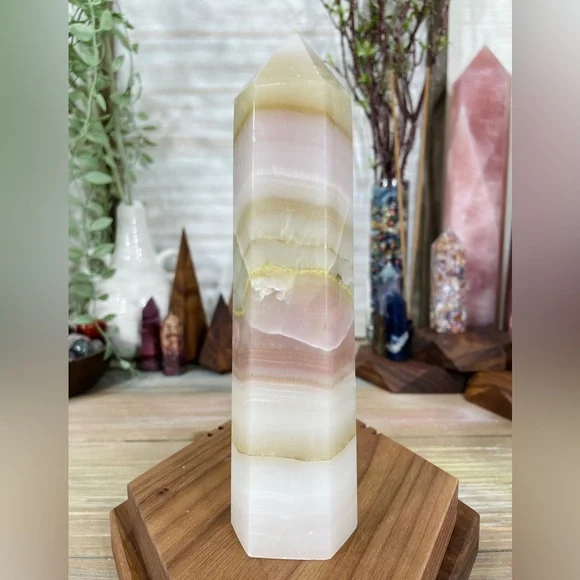 0869 Mangano Pistachio Calcite Crystal Tower - Picture 11 of 12